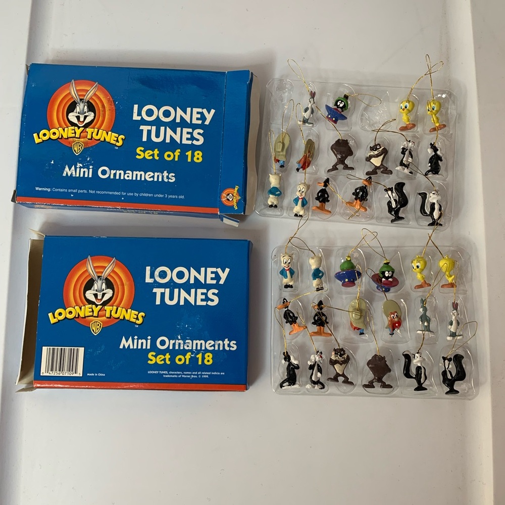 vintage 1999 Looney Tunes 2 sets of mini ornaments (18 in one and 16 in other)